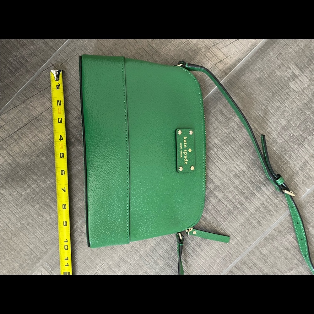 Like new Kate Spade Leather Green Purse